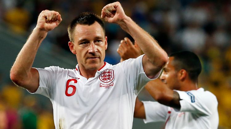 Semmelt auch schon mal vom Punkt daneben - John Terry.