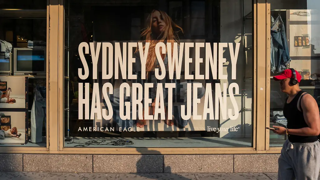 2025-08-04T132215Z-299603957-RC2C0GAZF3RU-RTRMADP-3-AMER-EAGLE-OUT-JEAN-SYDNEY