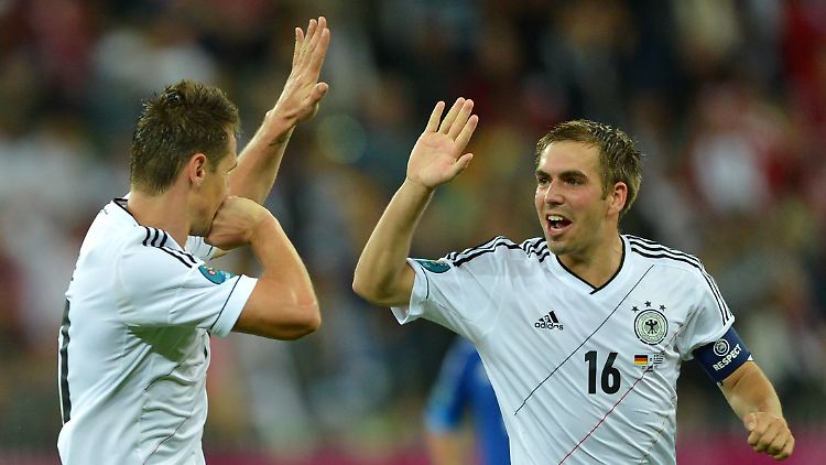 Zwei Torschützen unter sich: Miroslav Klose und Philipp Lahm.