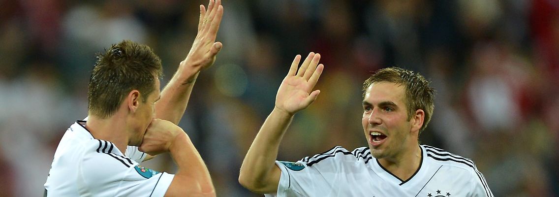 Zwei Torschützen unter sich: Miroslav Klose und Philipp Lahm.