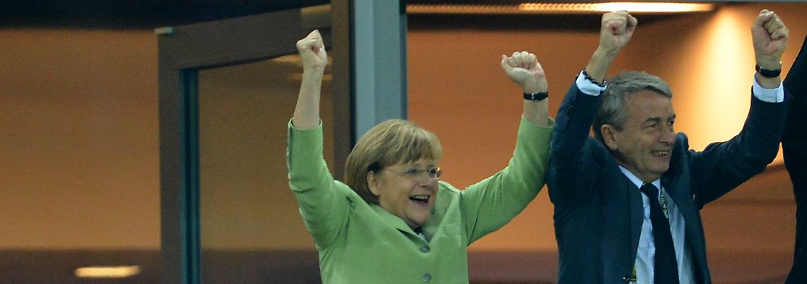 Der Jubel kennt keine Grenzen: Angela Merkel und DFB-Präsident Wolfgang Niersbach.
