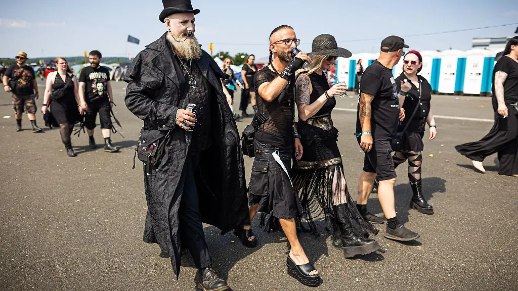 Tausende-Gothic-Fans-versammeln-sich-am-Wochenende-beim-25-M-era-Luna-Festival-in-Hildesheim