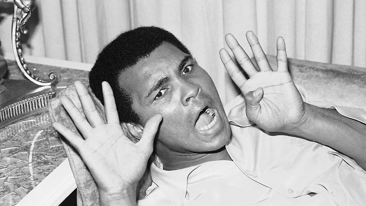 Trotz der Warnungen seiner Ärzte will es Muhammad Ali noch einmal wissen: 1980 steigt er gegen Larry Holmes in den Ring. 