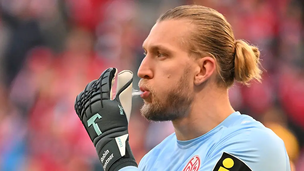 Blieb-im-letzten-Saisontest-ohne-Gegentor-Mainz-Torwart-Robin-Zentner