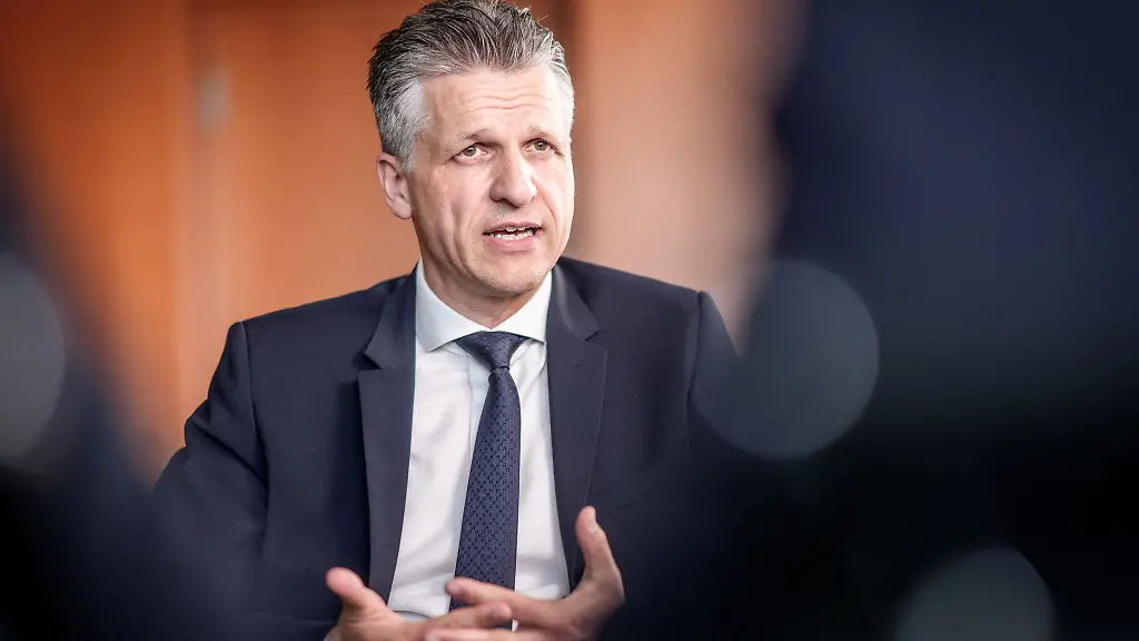 Frei-verteidigt-Merz-Entscheidung