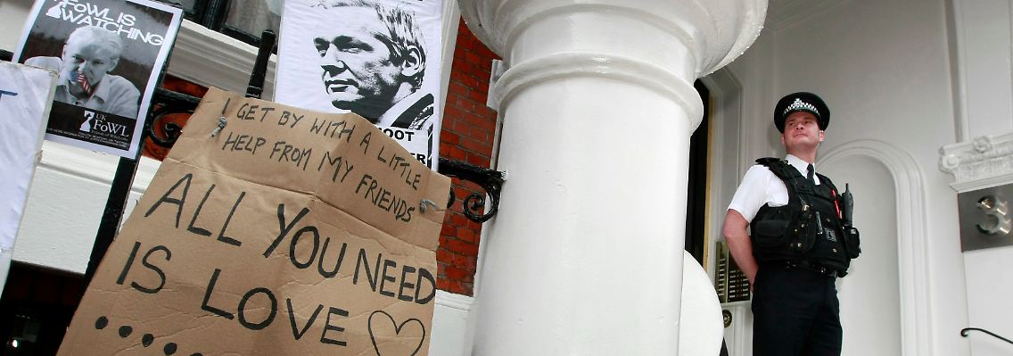 Vor der ecuadorianischen Botschaft in London.