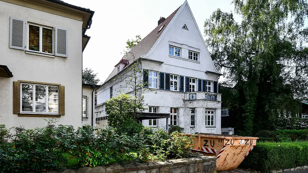 Wer-sein-Eigenheim-sanieren-will-sollte-pruefen-ob-es-zusaetzlichen-Versicherungsschutz-benoetigt