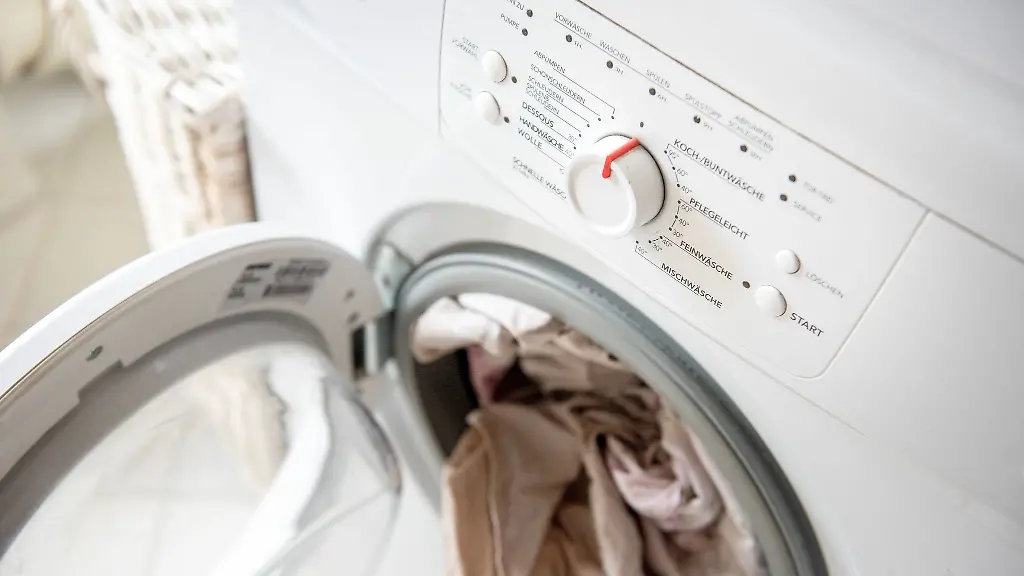 Eine-60-Grad-Waesche-mit-Pulver-Vollwaschmittel-hilft-Bakterien-und-Pilze-zu-beseitigen-und-Gerueche-zu-entfernen