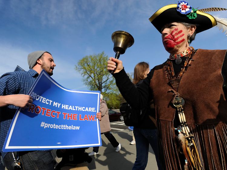 Links gegen Rechts: Aktivisten für Obamas Reform treffen auf die ultra-konservative Tea Party.