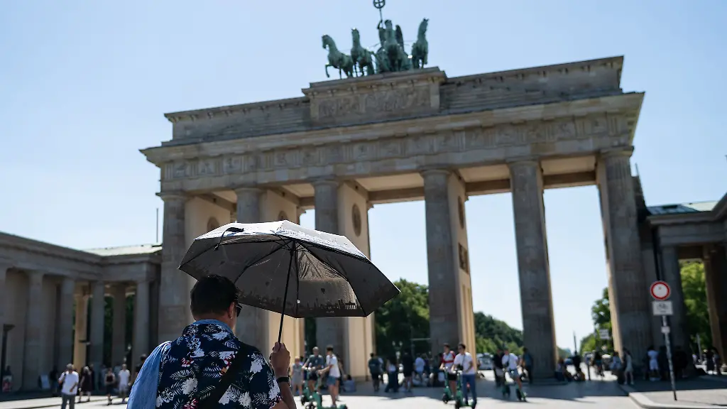 Die-Temperaturen-liegen-in-Berlin-und-Brandenburg-in-den-kommenden-Tagen-deutlich-ueber-30-Grad