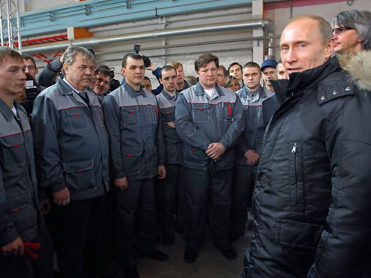 Putin besucht russische Autobauer in Wladiwostok.