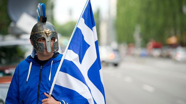 Nicht nur dieser Fußballfan, sondern auch Griechenlands Politiker müssen die deutsche Härte hinsichtlich der Sparvorgaben zur Kenntnis nehmen.