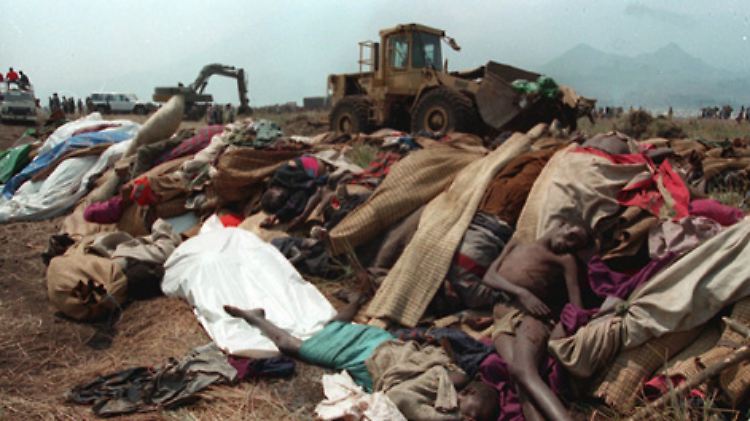 Eine Welle von Hass und Gewalt überrollt Ruanda 1994.