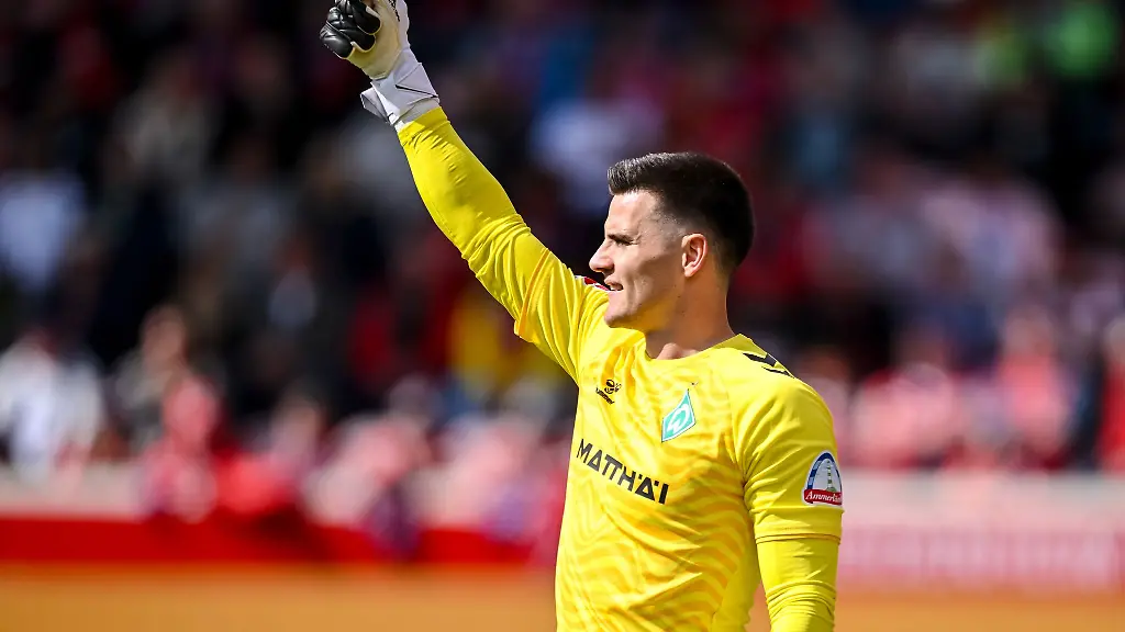 Michael-Zetterer-geht-als-Nummer-eins-bei-Werder-in-die-Saison