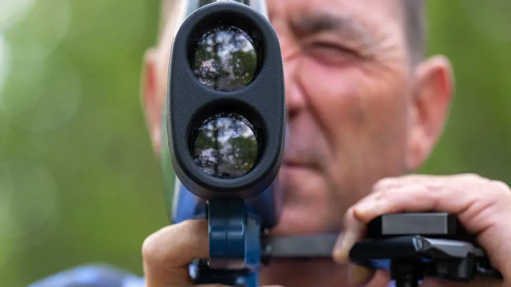 Bei-Kontrollen-vor-Schulen-und-Kitas-sind-etliche-Temposuender-erwischt-worden