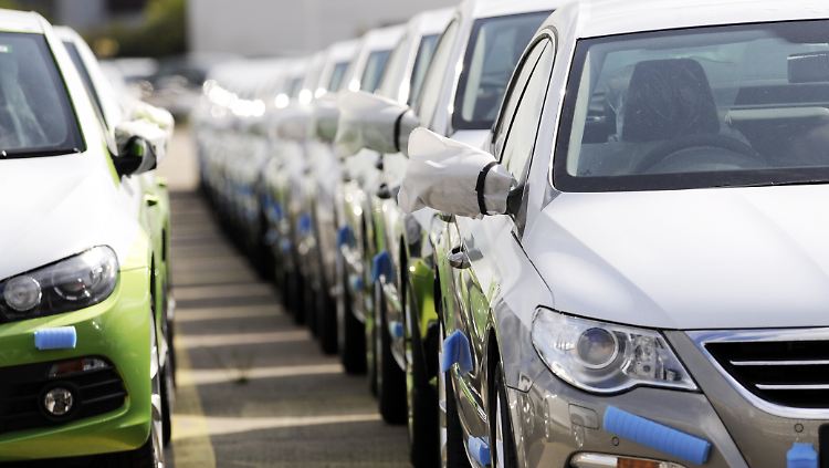 Der Autoverkauf bei Privatkunden schwächelt. Um die Fahrzeuge weiter attraktiv zu machen, gewähren Hersteller und Verkäufer hohe Rabatte.