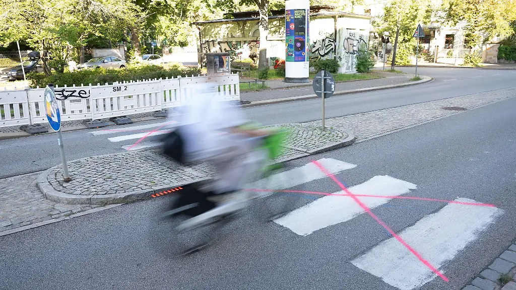 Fuer-einen-sicheren-Weg-ueber-die-Strasse-muessten-Schulkinder-und-Anwohner-nun-weit-laufen