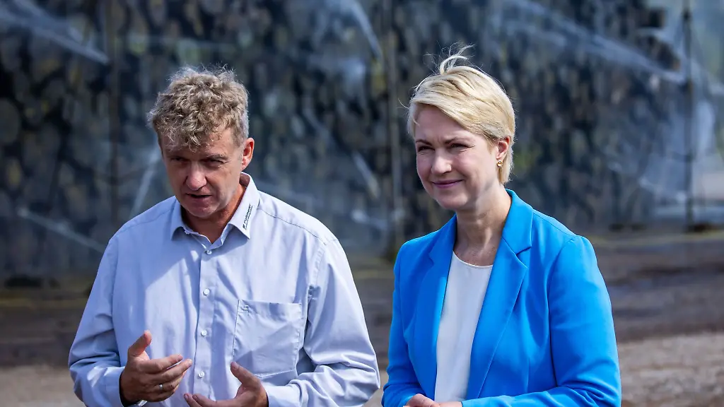 Fuer-eine-ganze-Reihe-von-Unternehmen-in-MV-ist-der-Export-von-existenzieller-Bedeutung-Die-juengsten-Zahlen-lassen-auf-ein-Wachstum-hoffen-doch-die-US-Zollpolitik-schuert-neue-Sorgen