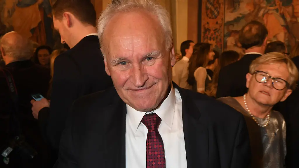 Der-fruehere-CSU-Chef-Erwin-Huber-hat-nach-einem-Studium-grossen-Respekt-vor-der-Jugend