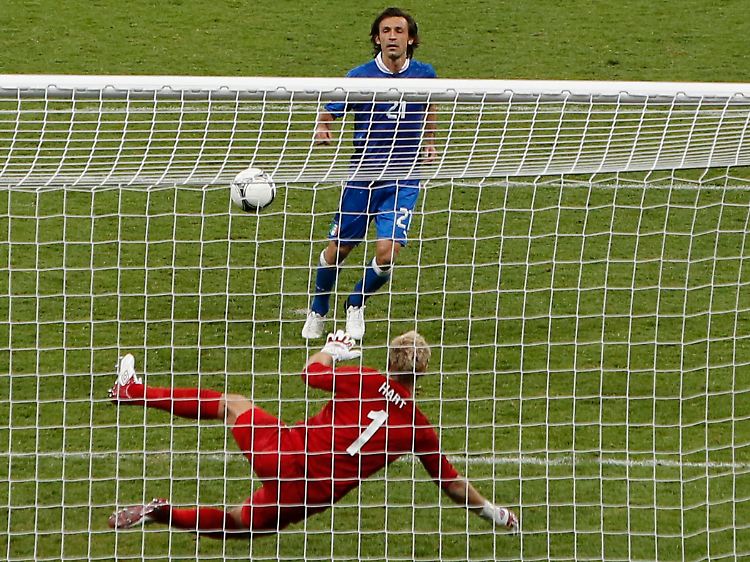 Andrea Pirlo hatte gegen England unter größten Druck Torhüter Hart beim Elfmeter verladen.