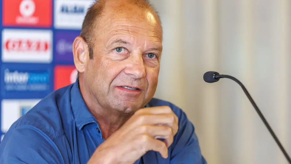 Alba-Geschaeftsfuehrer-Marco-Baldi-steht-mit-seinem-Team-vor-einem-Neustart