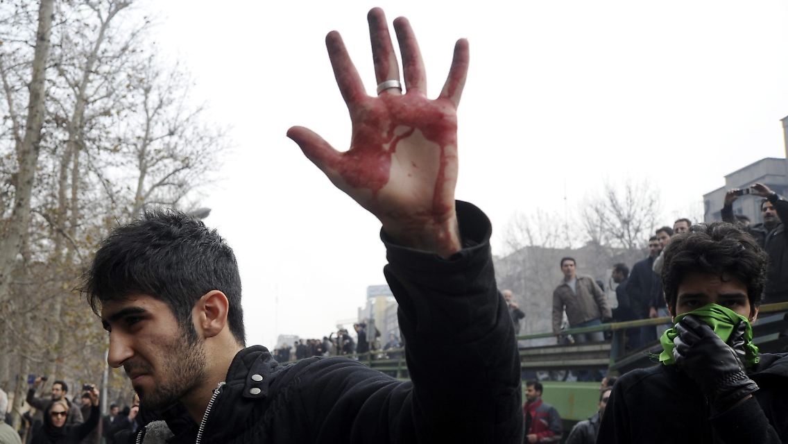 Seit Tagen gehen vor allem in der Hauptstadt Teheran Tausende gegen die Regierung auf die Straße.