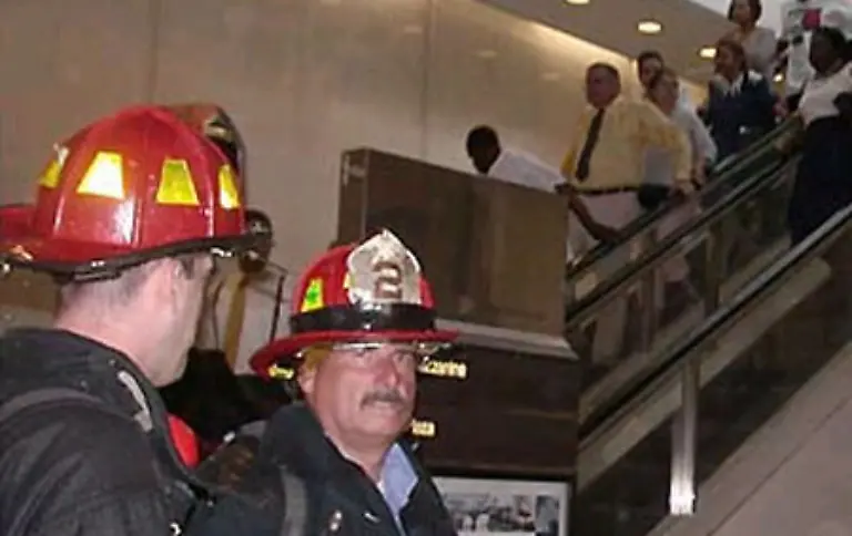 Aus-den-unteren-Abschnitten-der-Tuerme-koennen-sich-viele-Menschen-retten