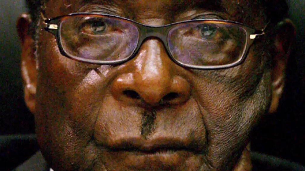 Machterhalt-ist-die-letzte-Devise-des-selbsternannten-schwarzen-Hitler-Mugabe-sei-auf-seinem-langen-Weg-zur-Witzfigur-des-afrikanischen-Fuehrers-mutiert-sagt-der-suedafrikanische-Erzbischof-Desmond-Tutu