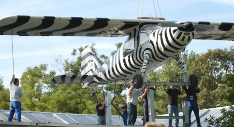 Waehrend-der-Dreharbeiten-verlor-Grzimek-seinen-Sohn-Michael-durch-einen-Flugzeugabsturz