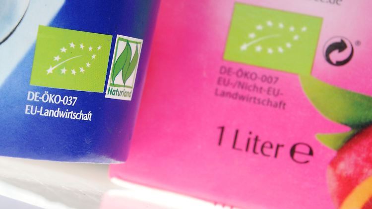 Mindestens 95 Prozent der Inhaltsstoffe eines Bioprodukts müssen aus zertifiziertem Ökolandbau stammen - dafür soll das neue Logo stehen.