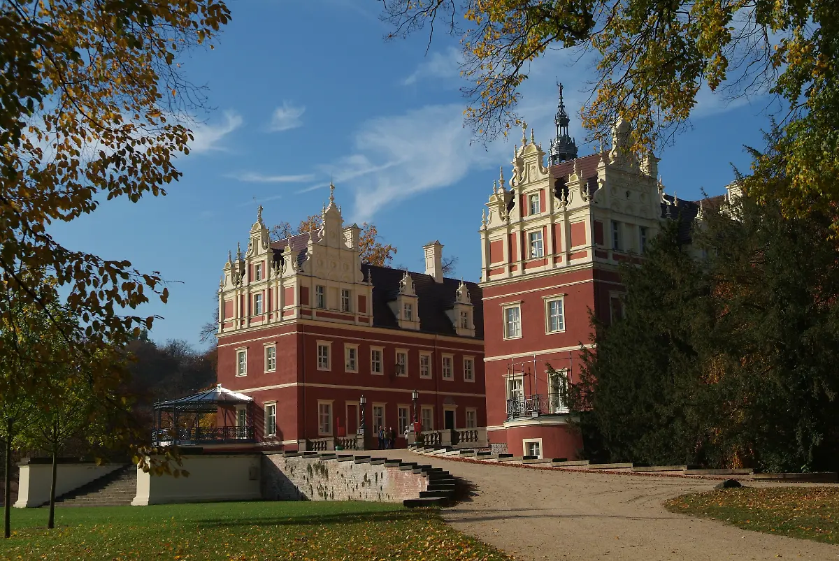 32-05-Auffahrt-Neues-Schloss