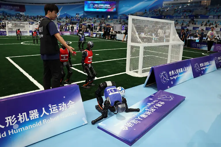 2025-08-15T040048Z-597047981-RC2F7GABWQ7H-RTRMADP-3-CHINA-ROBOTS-GAMES