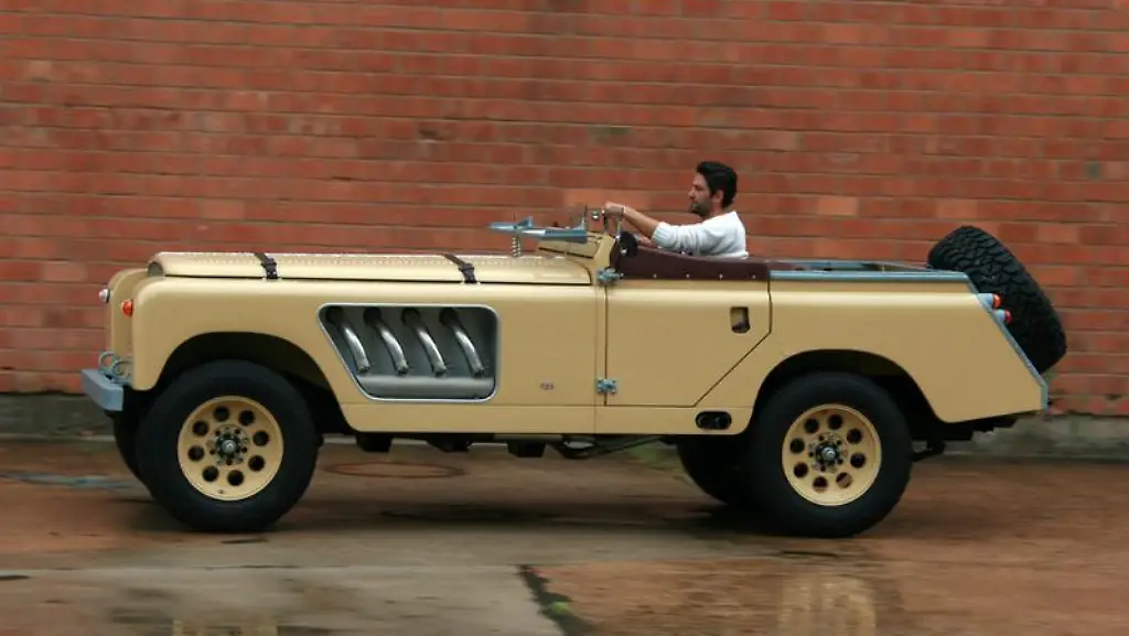 Land-Rover-Defender-Retro