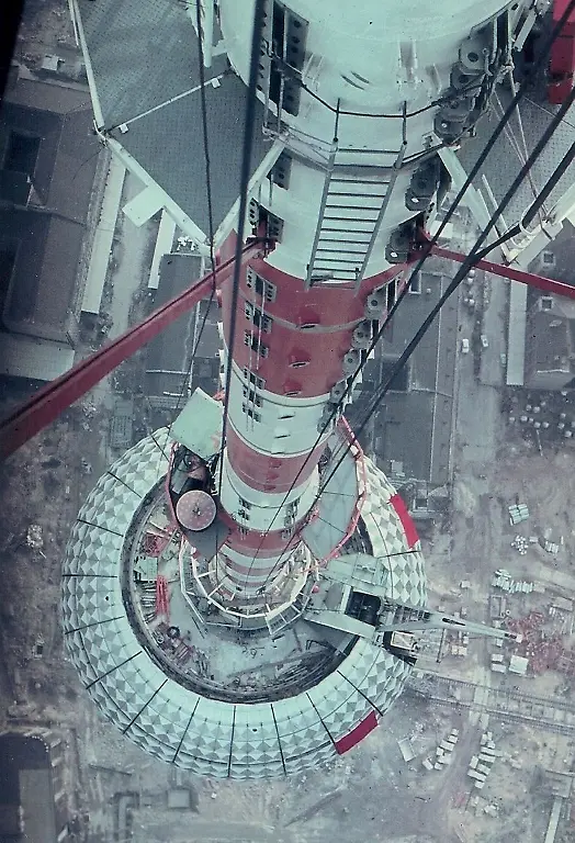 antennentraeger-mit-klettermastkonsolen-b