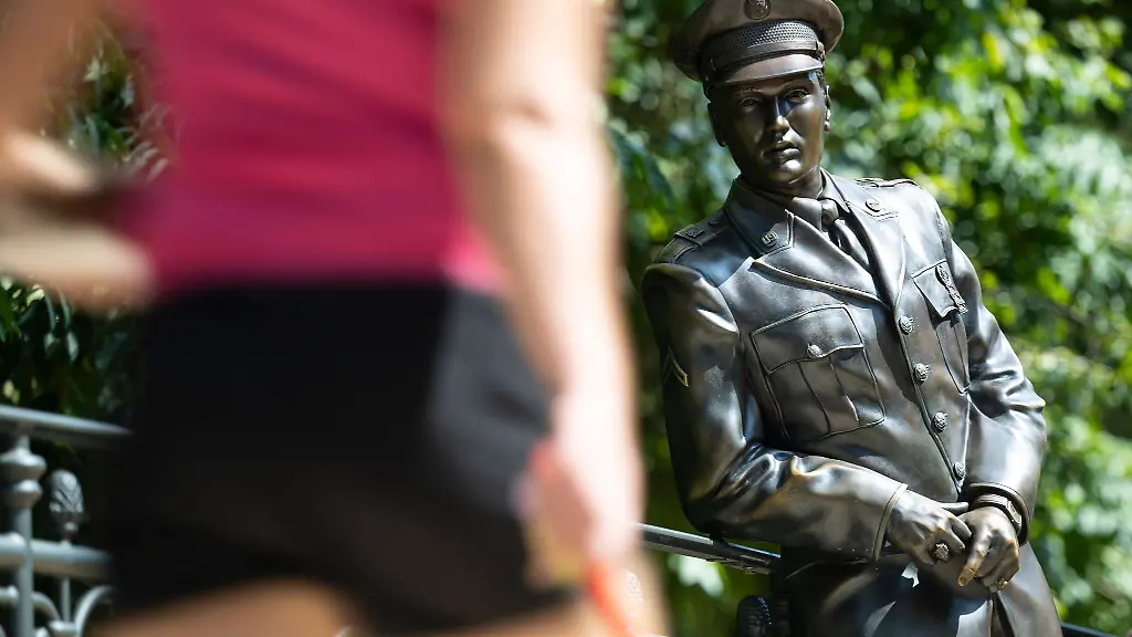 Warmlaufen-fuer-das-European-Elvis-Festival-zum-23-Mal-feiert-Bad-Nauheim-an-diesem-Wochenende-den-Rock-n-Roll-Star-der-hier-von-1958-bis-1960-waehrend-seiner-Militaerzeit-wohnte