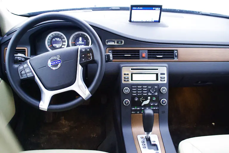 Volvo-V70-D5-2010-01-04-22-55-36