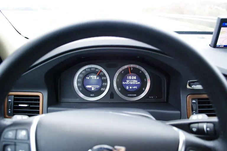 Volvo-V70-D5-2010-01-04-22-56-07