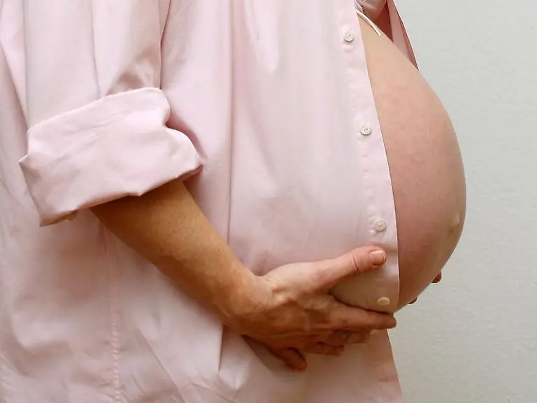 Mikronaehrstoffe-wie-Folsaeure-Jod-Eisen-Kalzium-und-Magnesium-sind-fuer-die-gesunde-Entwicklung-des-Babys-wichtig