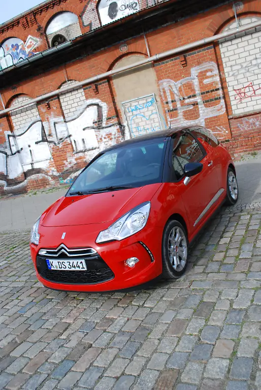 Citroen-DS3-vs-Mini-2010-04-30-09-38-05