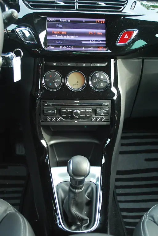 Citroen-DS3-vs-Mini-2010-04-30-09-39-18-2