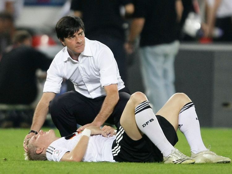 "Jeder wird nur spielen, wenn er zu 100 Prozent fit ist." Löw in Sorge um Schweinsteiger