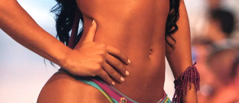 2010-07-10T053100Z-01-JS3-RTRMDNP-3-COLOMBIA-FASHION-JPG6194707339131255136