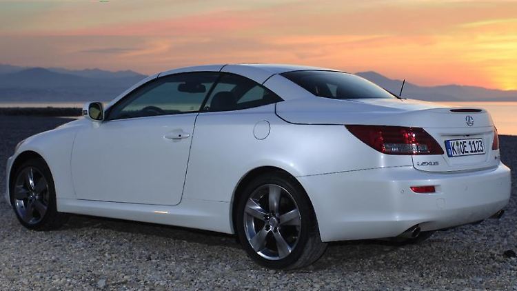 Galantes Cabrio für den Sommer und schmuckes Coupé für den Winter. Doch für einen echten Angriff den A5 oder den 3er fehlt der nötige Biss.