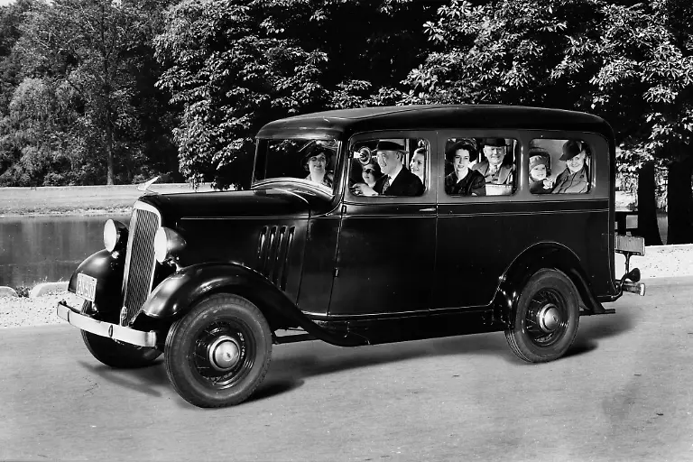 05ChevroletSuburban1935