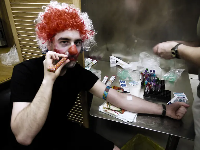 BloodSamplingInHalloween-H