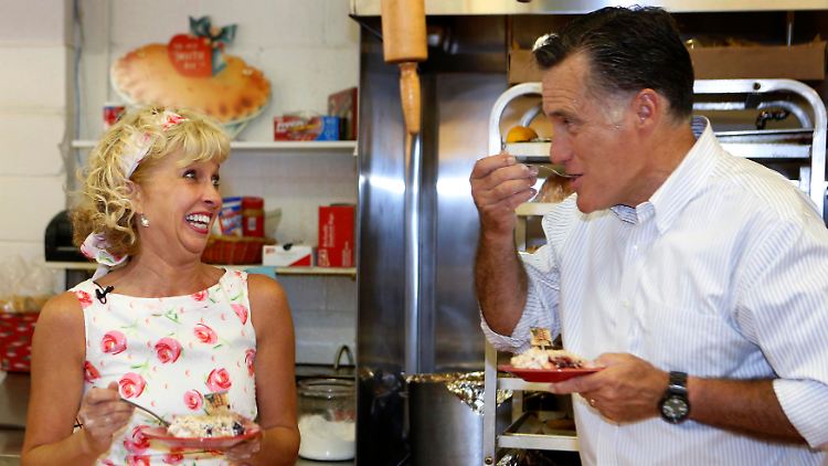 Kuchen für den Kandidaten: Romney in Michigan.