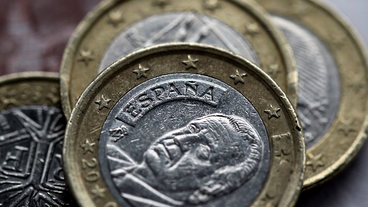 Der Euro bleibt zum Dollar unter Druck.