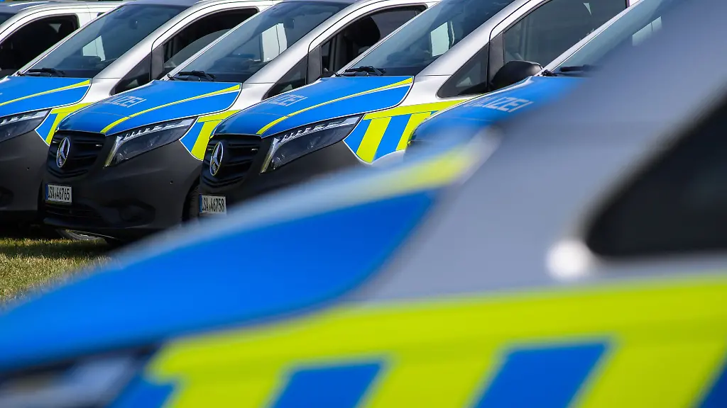 In-der-Saison-2024-25-hat-die-Polizei-insgesamt-43-Spiele-des-FCM-und-des-HFC-begleitet