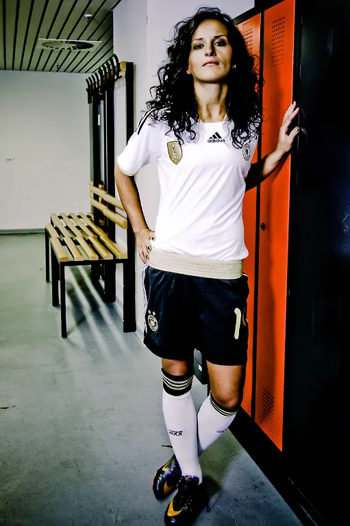 nicht-anderweitig-verwenden-Bajramaj-Fatmire-Stadion5