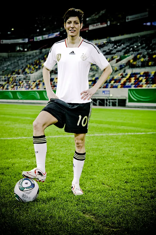 nicht-anderweitig-verwenden-Bresonik-Linda-Stadion3